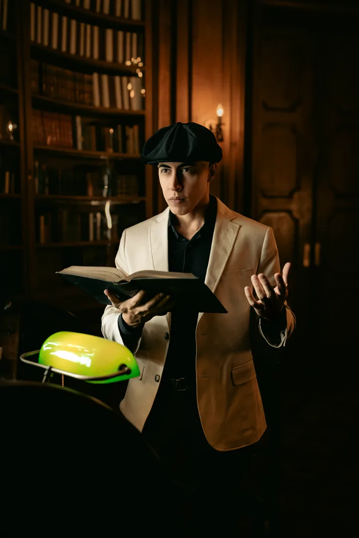 Gustavo Gambit lendo